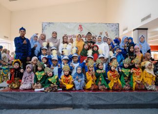 Kebaya ‘Selimuti’ Parade Pelestarian Budaya di Ruang Modern