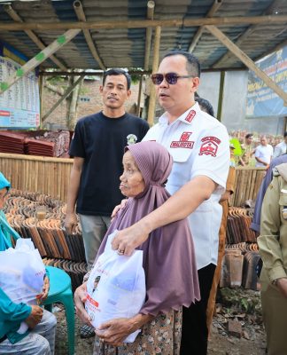 Walikota Serang Serahkan Sapi Kurban Presiden Prabowo 1,1 Ton untuk Warga Walantaka