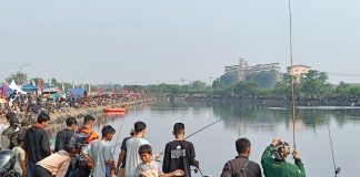 Ribuan Warga Serbu Danau Puspemkab Serang, Ada Apa?