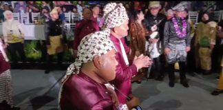 Kadis Parpora Kota Serang Tunjukan Aksi Debus di Apeksi Medan