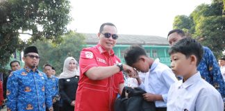 Wali Kota Serang Jadi “Ayah” bagi Siswa Yatim, Tebar Semangat dan Bantuan Perlengkapan Sekolah