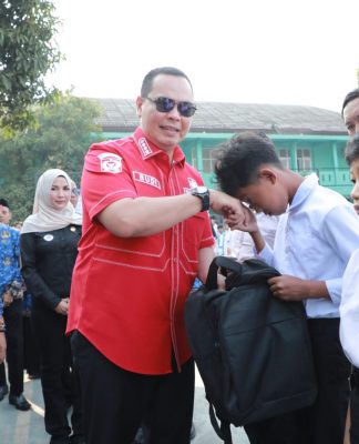 Wali Kota Serang Jadi “Ayah” bagi Siswa Yatim, Tebar Semangat dan Bantuan Perlengkapan Sekolah